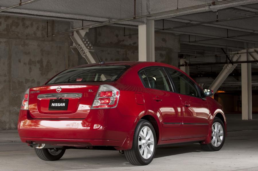  Nissan Sentra 2010 года  (фото 30 из 68)
